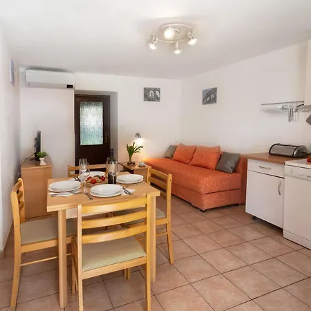 Ama - Ground Floor באניולה