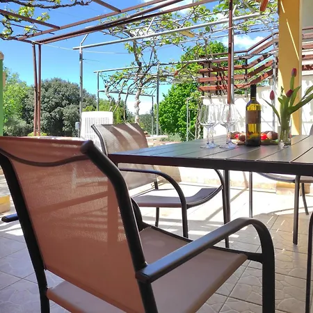 Ama - Ground Floor Lejlighed Banjole