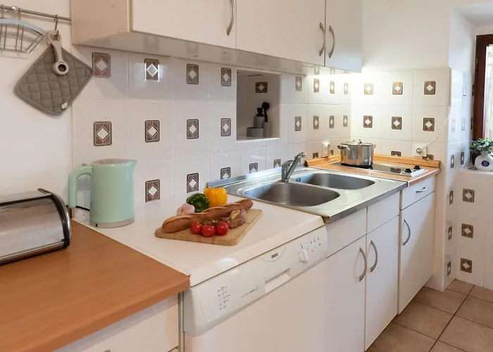 Ama - Ground Floor Banjole