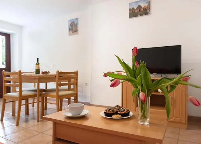 Ama - Ground Floor Lejlighed Banjole