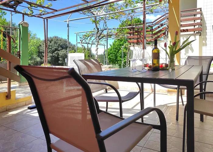 Ama - Ground Floor Lejlighed Banjole